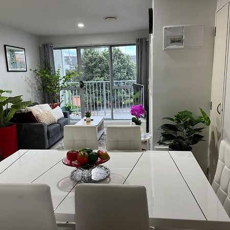 Immaculate 3 Bd 2 Bth Apartment -Free Carpark & Pool Auckland Exterior photo