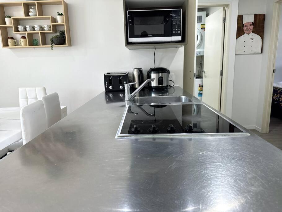 Immaculate 3 Bd 2 Bth Apartment -Free Carpark & Pool Auckland Exterior photo