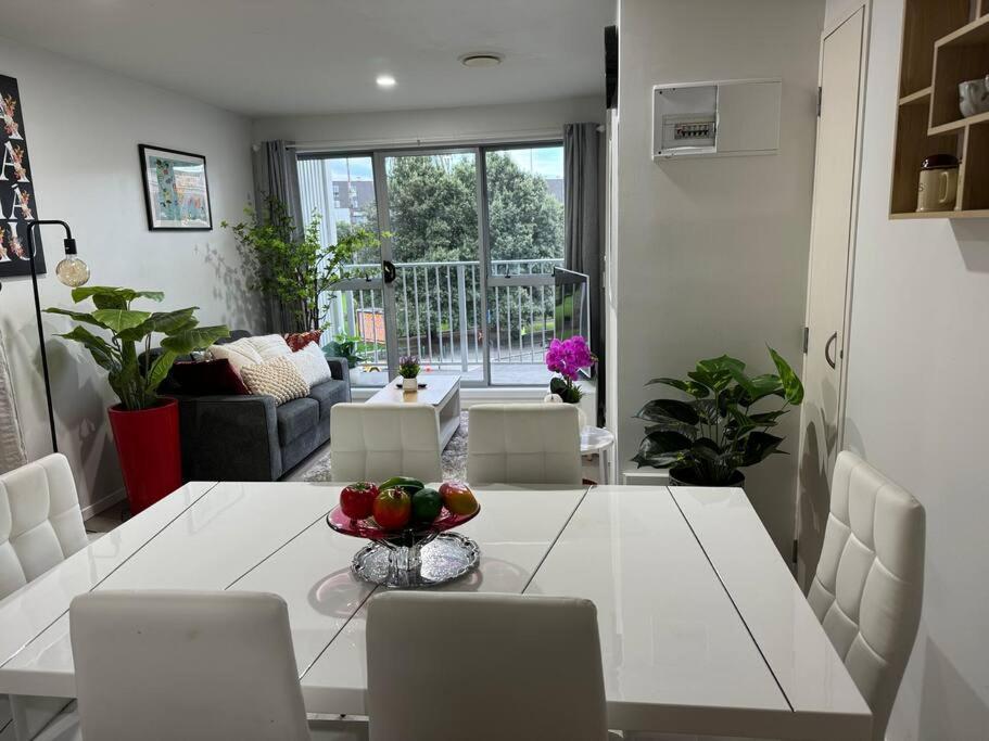 Immaculate 3 Bd 2 Bth Apartment -Free Carpark & Pool Auckland Exterior photo
